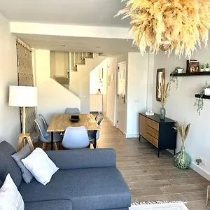 Lances En Primera Linea De Playa Con Piscina Apartamento